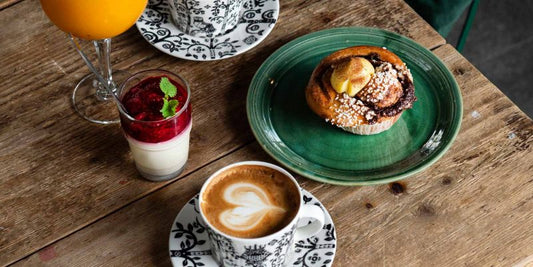 Fika met kanelbullar