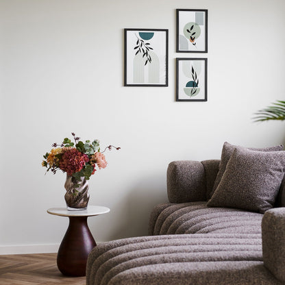 Bruin gerookte Lykke vaas - mondgeblazen met twist in een warm scandinavische living