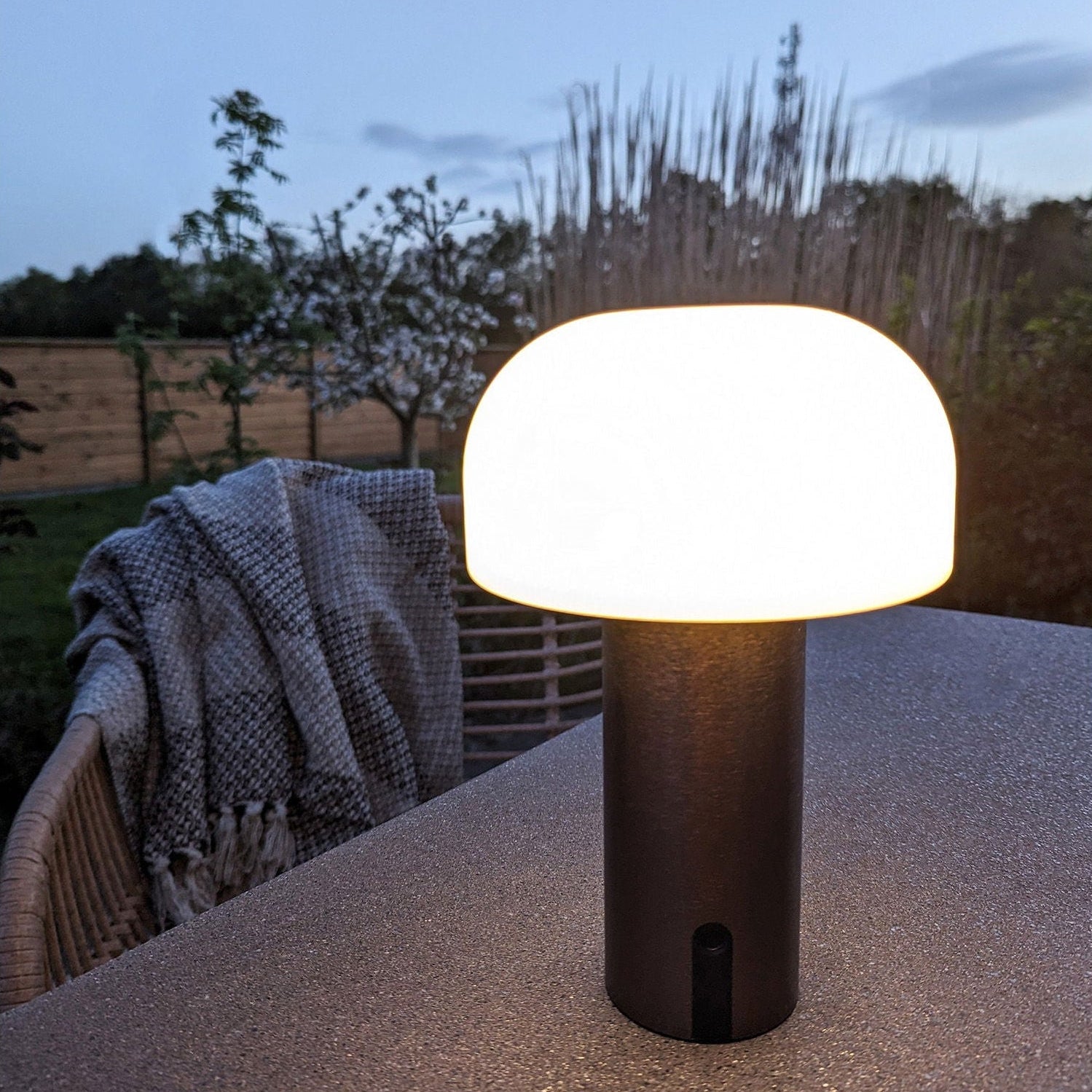 Brandende Soham koperen LED tafellamp — draadloze Scandinavische sfeerverlichting buiten