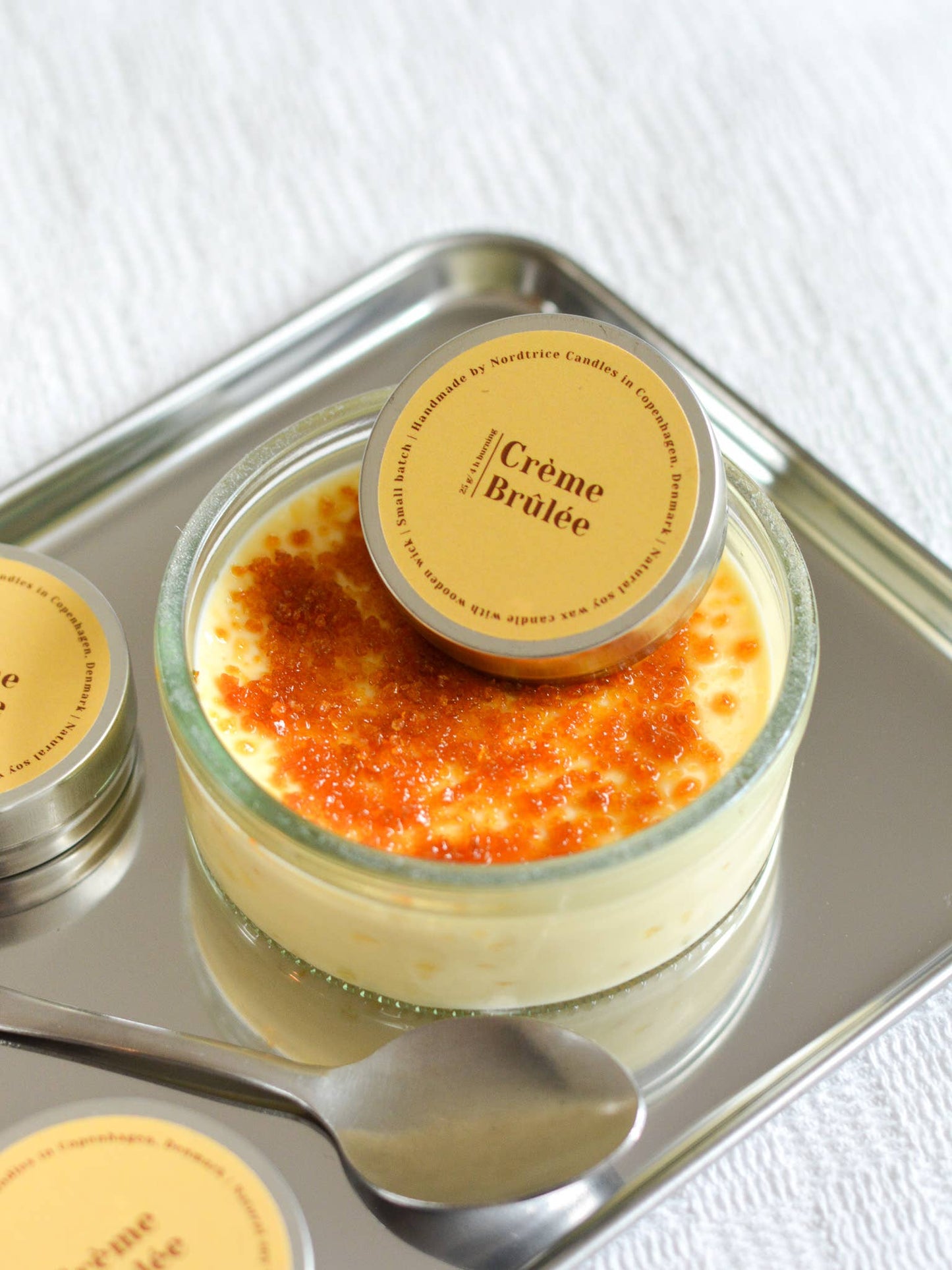 Nordtrice handgemaakte mini Crème Brûlée geurkaars - kaars op een crème brûlée op plateau