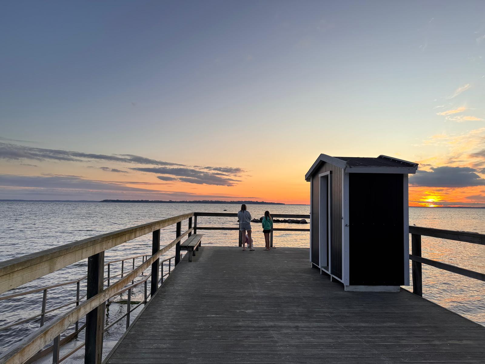 Lange zomeravond aan de Zweedse kust — Lill Olas Brygga in Landskrona