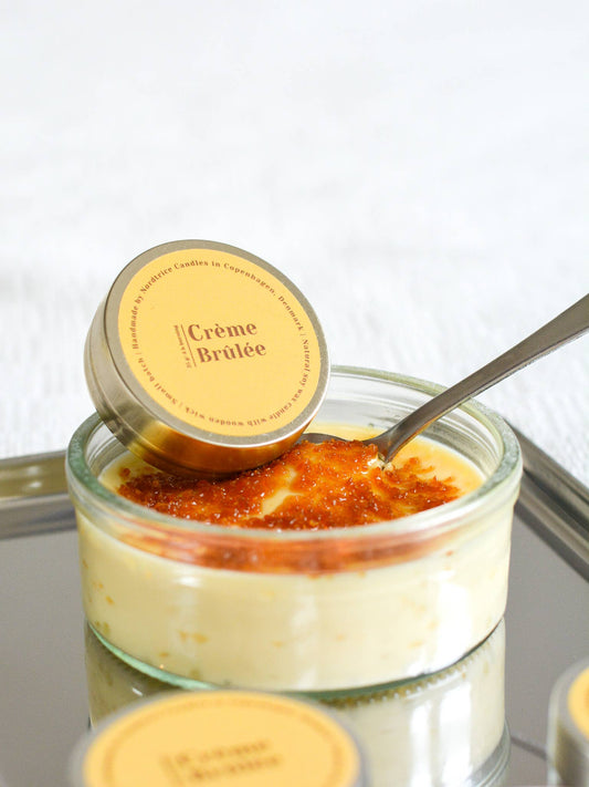 Nordtrice handgemaakte mini Crème Brûlée geurkaars - kaars op een crème brûlée op plateau